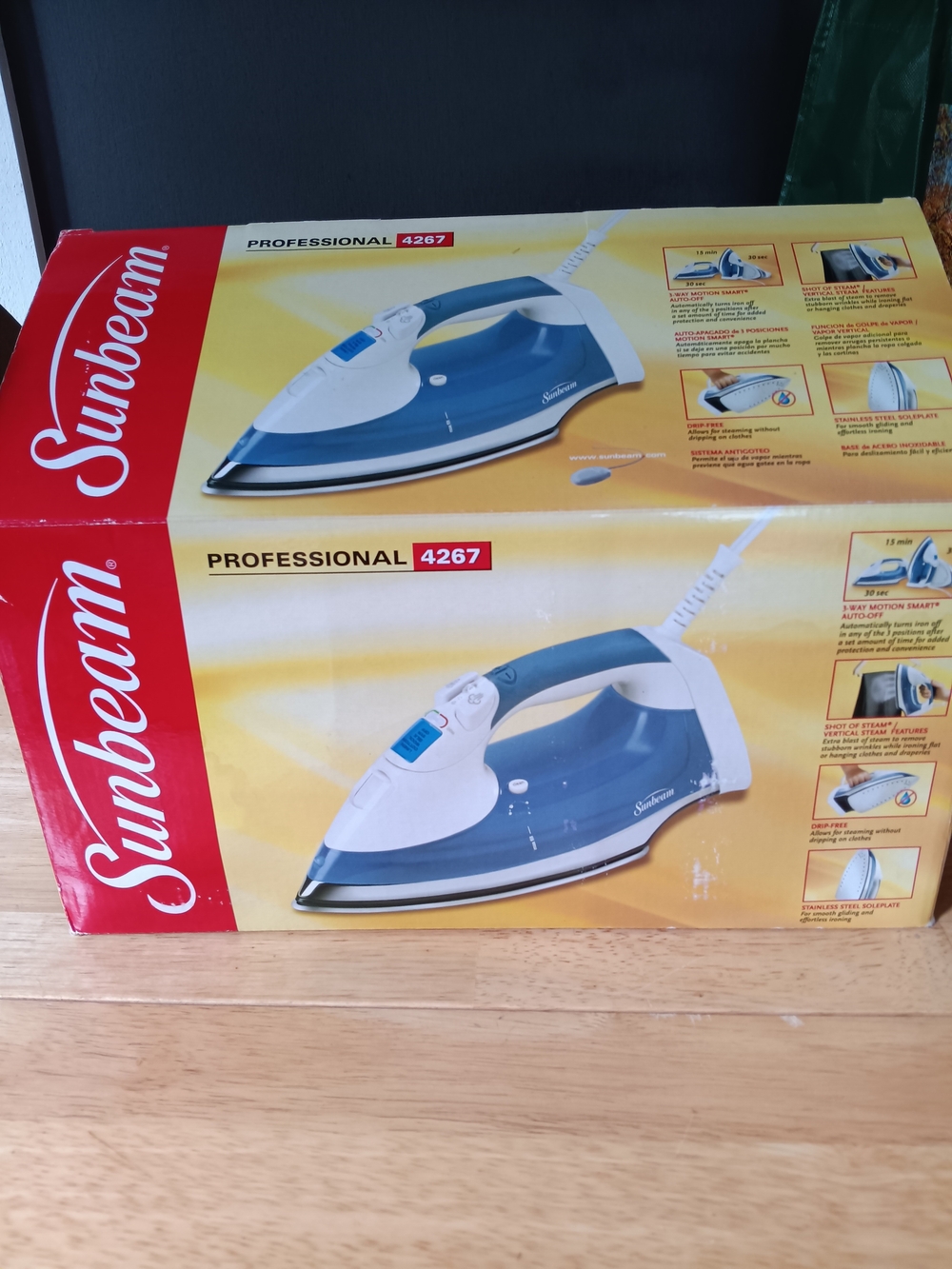 Sunbeam Professional 4267 Blue and White Steam Iron